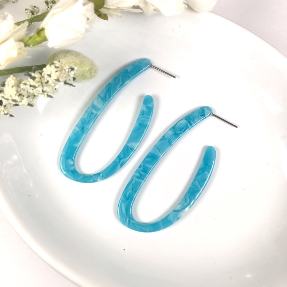 Resin Tortoise Shell Elongated Hoop Earrings - Picture 2 of 4